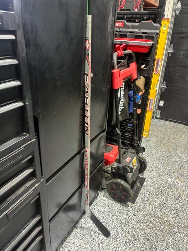 Senior Easton Synergy SE Left Hand Hockey Stick Mid Pattern 80 Flex Pro Stock (Used)