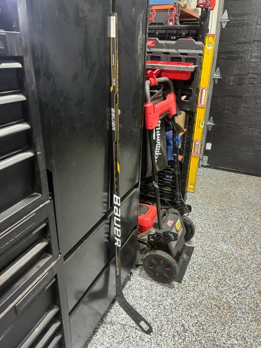 Senior Bauer TotalOne Left Hand Hockey Stick P106 87 Flex (New)