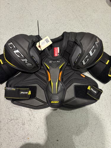 Medium Senior CCM Tacks 9080 Shoulder Pads (Used)