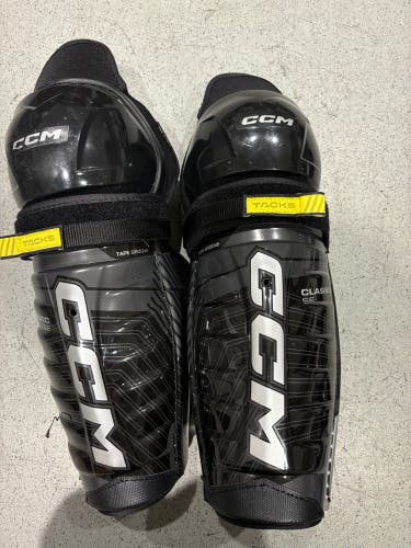Junior CCM Classic SE Shin Pads 13" (Used)