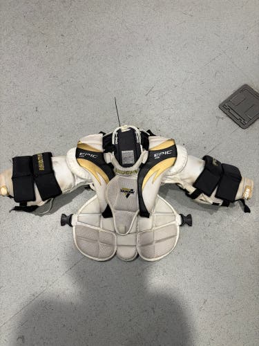 Junior Small Vaughn Epic 8400 Goalie Chest Protector (Used)