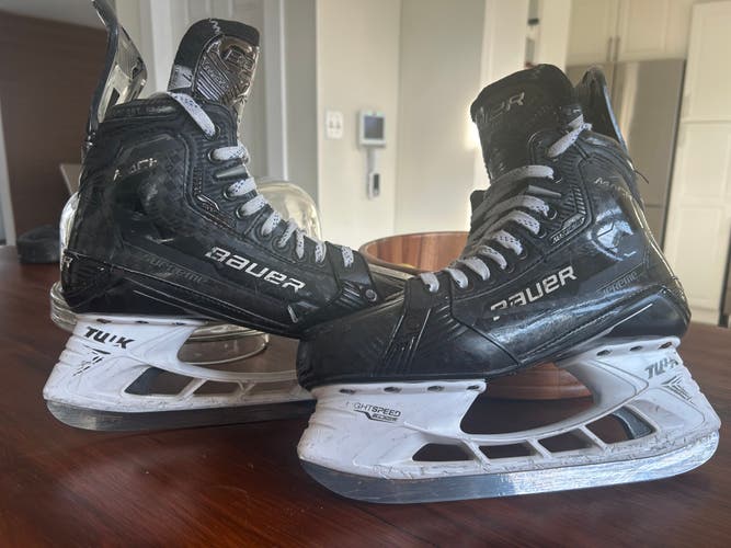 Black Bauer Supreme Mach Hockey Skates Regular Width 7