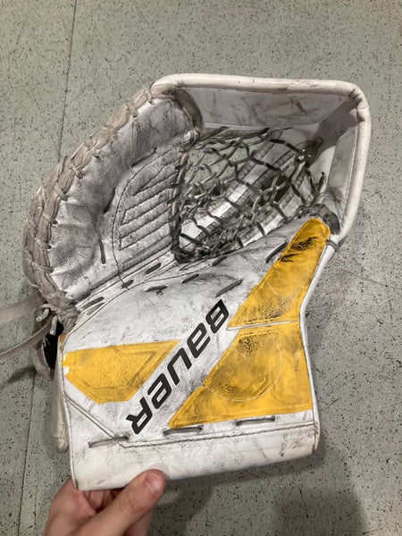 Intermediate Bauer M5 Pro Goalie Glove Full Right (Used)