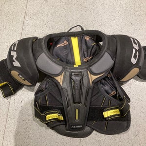 Medium Junior CCM Tacks AS 580 Shoulder Pads (Used)