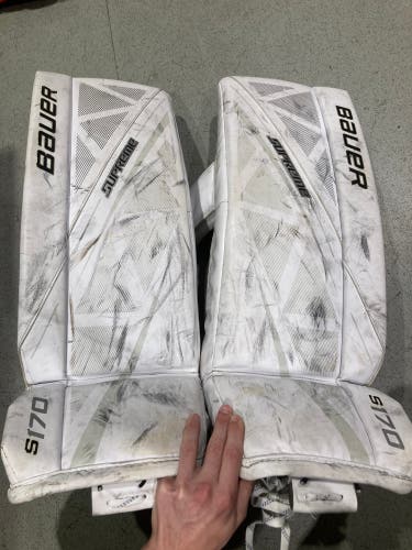 Medium Junior Bauer Supreme S170 Goalie Leg Pads (Used)