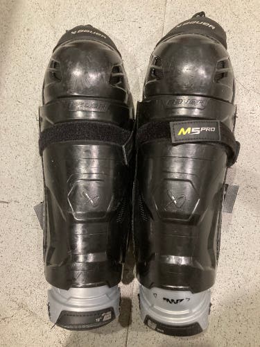 Junior Bauer Supreme M5 Pro Shin Pads 12" (Used)