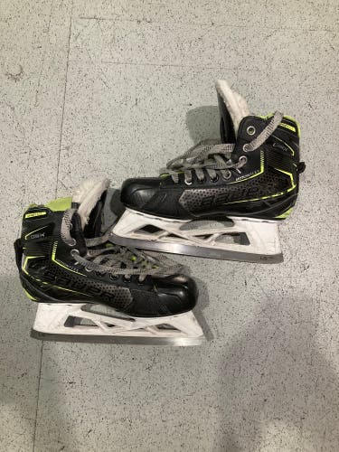 Junior Bauer GSX Hockey Goalie Skates Regular Width Size 3.5 (Used)