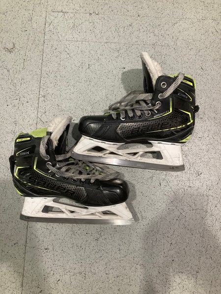 Junior Bauer GSX Hockey Goalie Skates Regular Width Size 3.5 (Used)