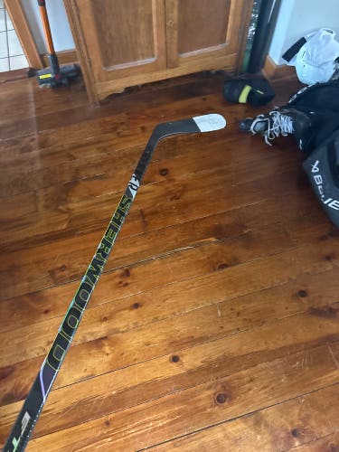 Senior Sher-Wood Rekker Morph Pro Right Handed Hockey Stick P29 75 Flex (New)