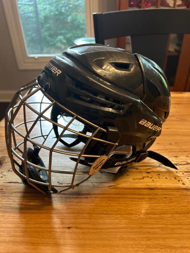 Medium Bauer Re-Akt Helmet (Used)