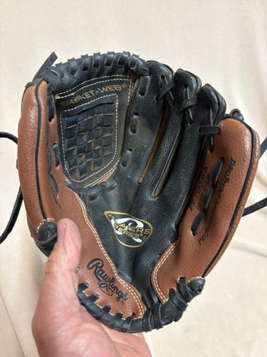 RH Rawlings Player series Baseball Glove 10.5" (Used)