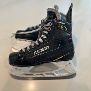 Black/Yellow 2022 Bauer Supreme M1 Hockey Skates Size 3.5 (Used)