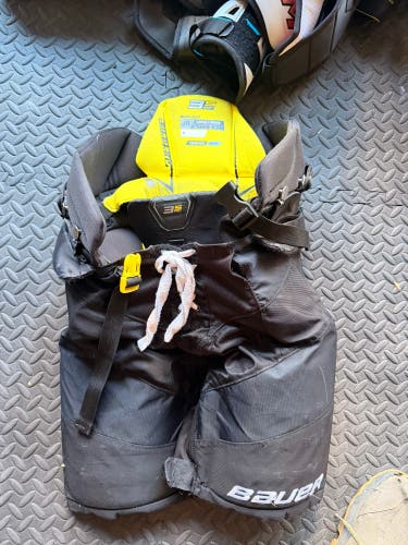 Junior Large Bauer Supreme 3S Pro Hockey Pants (Used)