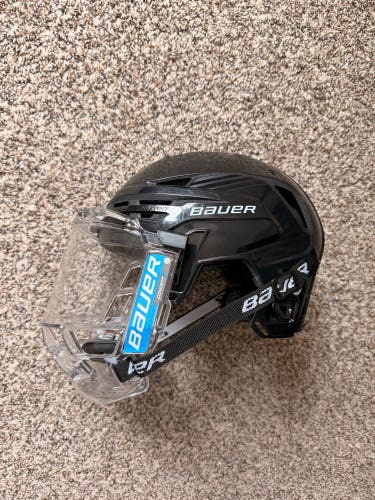 Medium Bauer Re-Akt 85 Helmet (New)