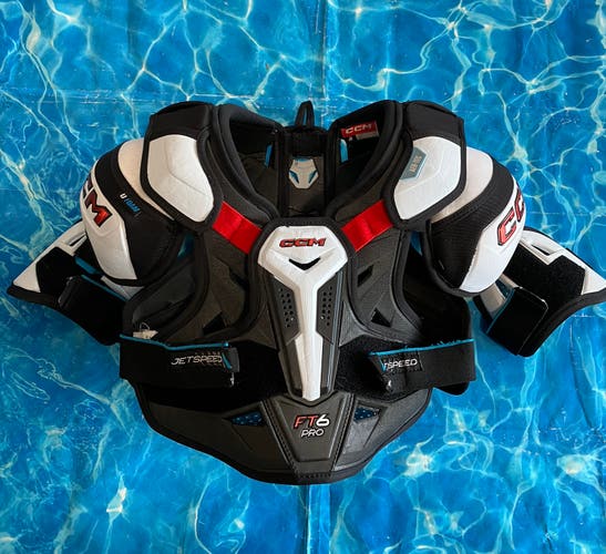 Medium Junior CCM JetSpeed FT6 Pro Shoulder Pads (Used)