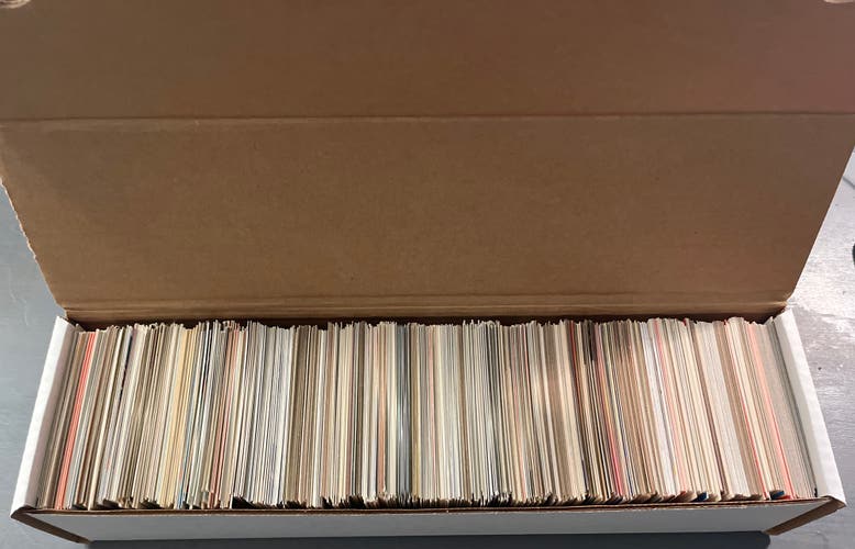 Box of 800 Assorted Topps Baseball Trading Cards