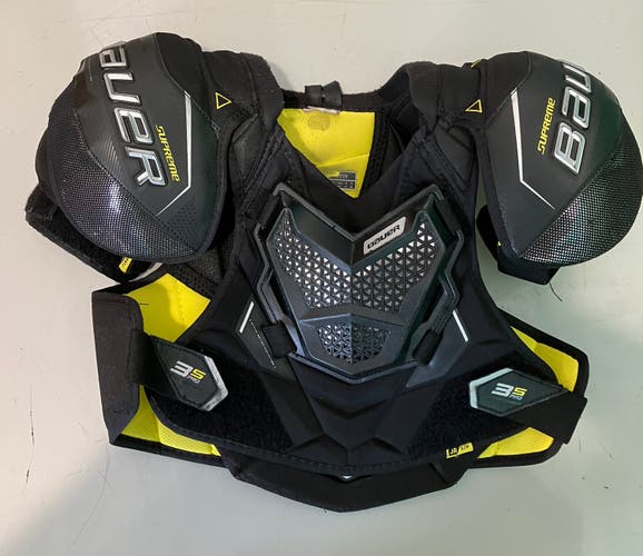 Small Junior Bauer Supreme 3S Pro Shoulder Pads (Used)