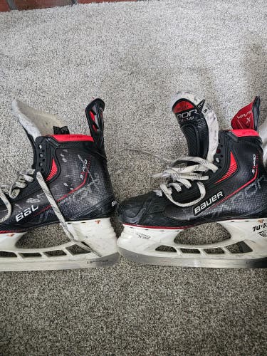 Black Bauer Vapor 3X Pro Hockey Skates 8 (Used)