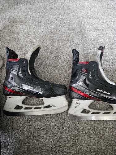 Black Bauer Vapor 2X Hockey Skates Size 5.5 (Used)
