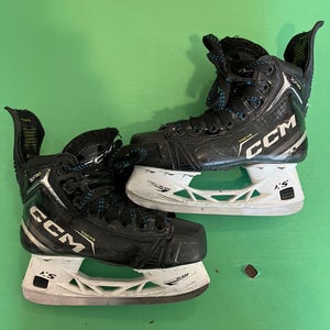 Junior CCM Tacks XF 80 Hockey Skates Regular Width Size 1.5 (Used)