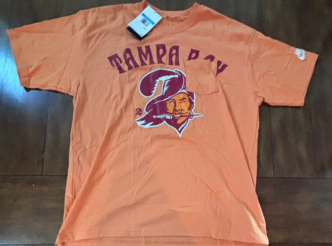 Nike Tampa Bay Buccaneers Men's Pocket T-Shirt Retro Creamsicle Size Medium NWT