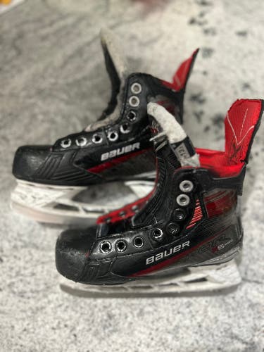 Bauer Vapor 5x Pro Hockey Skates Regular Width 13.5 (Used)