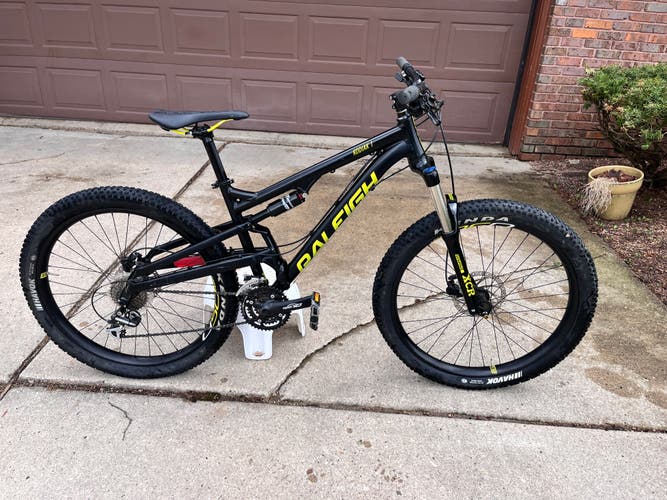 Men's 2018 Raleigh Mountain Bike 17" (Used)