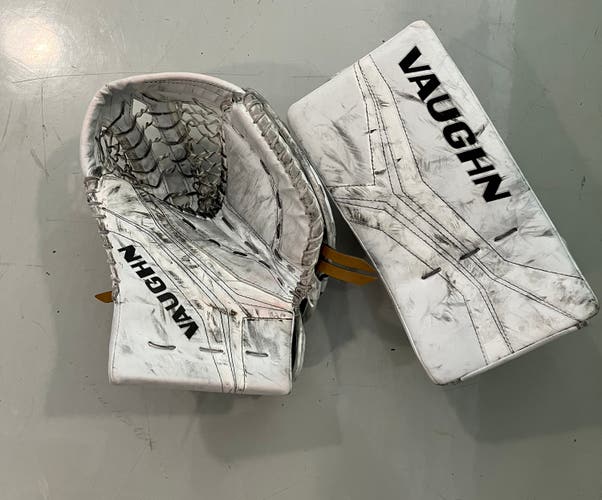 Junior Vaughn Velocity V10 Goalie Gloves & Blockers Regular (Used)