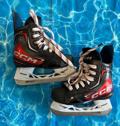 Youth CCM JetSpeed FT890 Hockey Skates Regular Width 10 (Used)