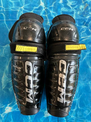 Junior CCM Vector plus Shin Pads 11" (Used)