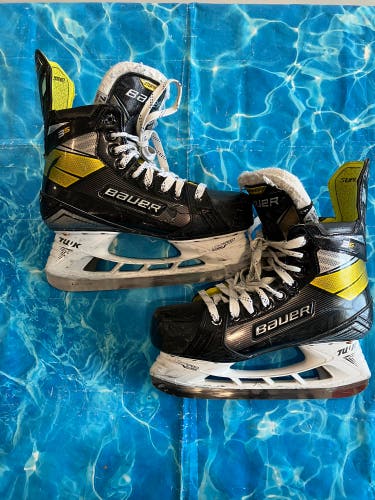 Senior Bauer Supreme 3S Hockey Skates 7.5 (Used)