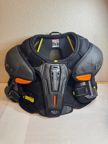 Men's Medium Senior CCM Tacks AS-V Pro Shoulder Pads (Used)