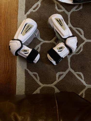 Stx surgeon 900 arm guards