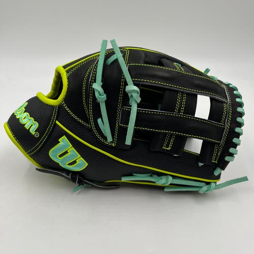 Wilson A2000 1750 12.5 Outfield Baseball Glove