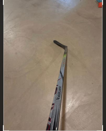 Intermediate Bauer Vapor Hyperlite 2 Left Hand Hockey Stick P92M 65 Flex (Used)