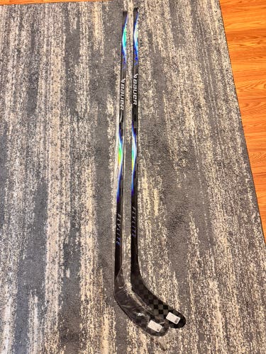 2 Senior Bauer Vapor Flylite Right Handed Hockey Stick P28 77 Flex (New)
