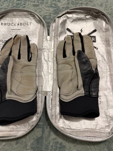 Bruce Bolt batting gloves, youth medium