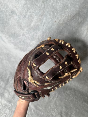 Brown Mizuno Franchise RH Catcher's Baseball Glove 34" (Used)