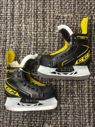 Youth CCM Super Tacks 9350 Hockey Skates Regular Width 11 (Used)