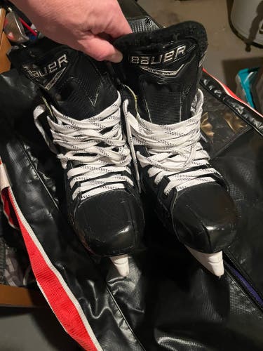 Slightly used Bauer Senior Supreme Matrix Hockey Skates