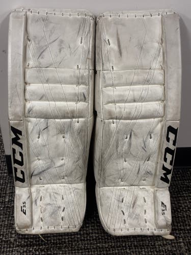 White 28" Junior CCM Extreme Flex E3.5 Goalie Leg Pads (Used)