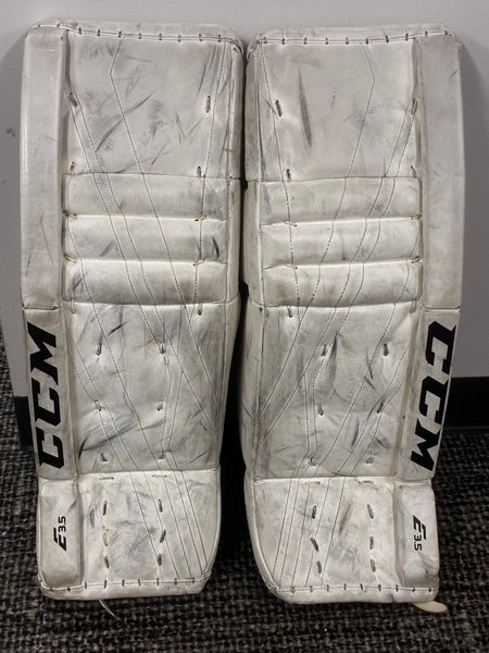 White 28" Junior CCM Extreme Flex E3.5 Goalie Leg Pads (Used)