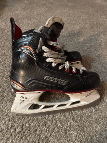 Used Bauer Regular Width Size 5.5 Vapor X500 Hockey Skates