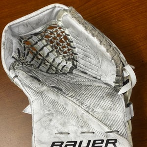 Junior Bauer Supreme S27 Goalie Glove Regular (Used)