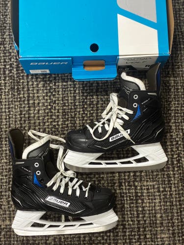 Senior Bauer Vapor VOLT Hockey Skates Regular Width 8 (Used)