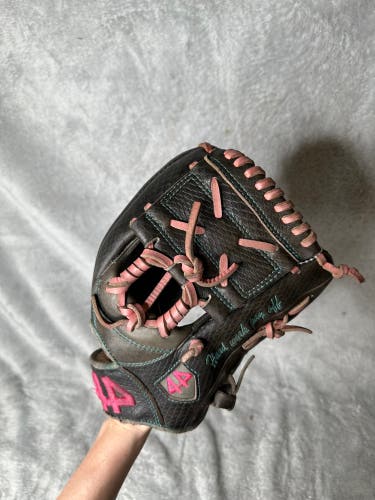 Black 44 Pro Signature Series RH Pitcher's Baseball Glove 11.5" (Used)