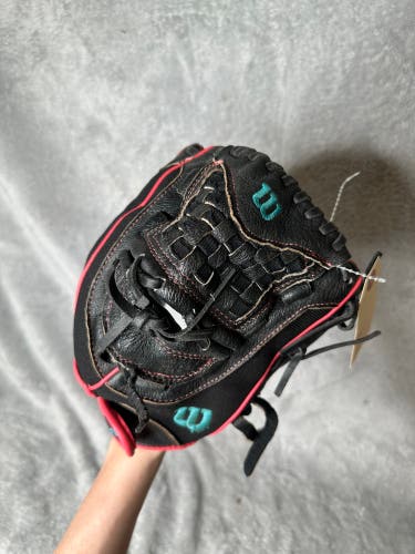 Black Wilson Flash RH Softball Glove 11.5" (Used)