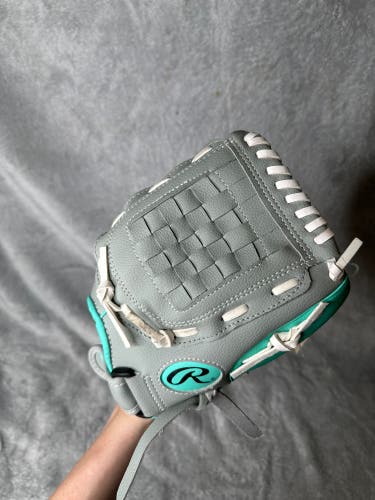 Gray Rawlings Players Series RH Pitcher's Baseball Glove 11" (Used)
