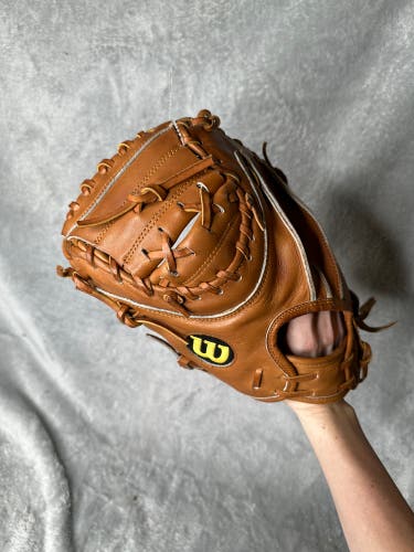 Brown Adult Wilson A2000 1790 RH Catcher's Baseball Glove 33" (Used)
