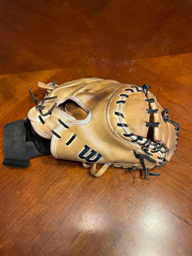 Wilson A2000 RH Catcher's Baseball Glove 33" (Used)